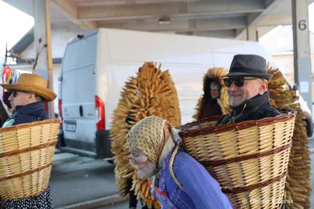 Kurenti iz Zamušanov v Kamniku preganjali zimo (5)